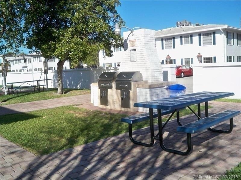 2220 Ne 68th Street - Photo 4