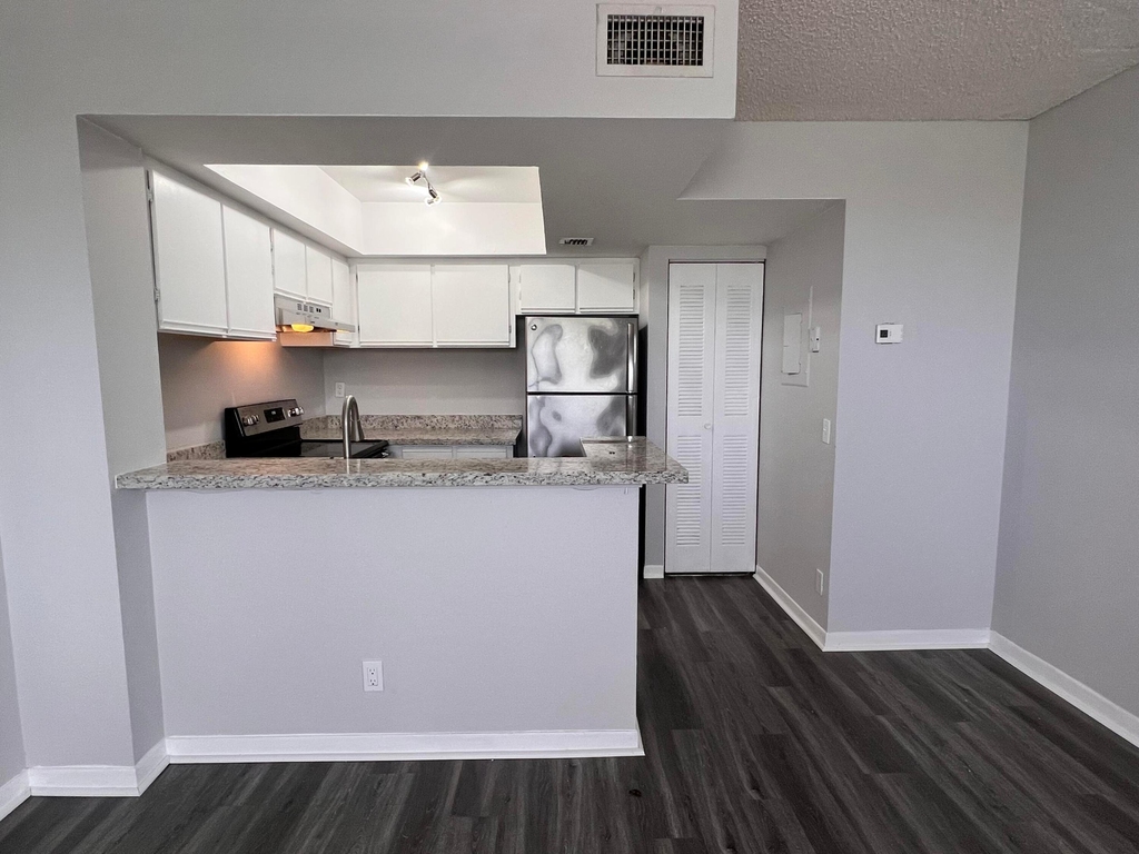718 Executive Center Drive - Photo 0