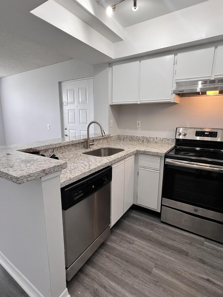 718 Executive Center Drive - Photo 5