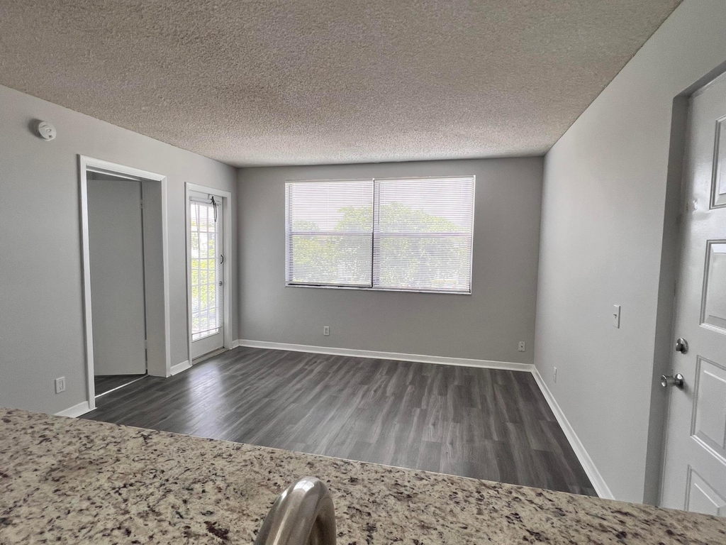 718 Executive Center Drive - Photo 6