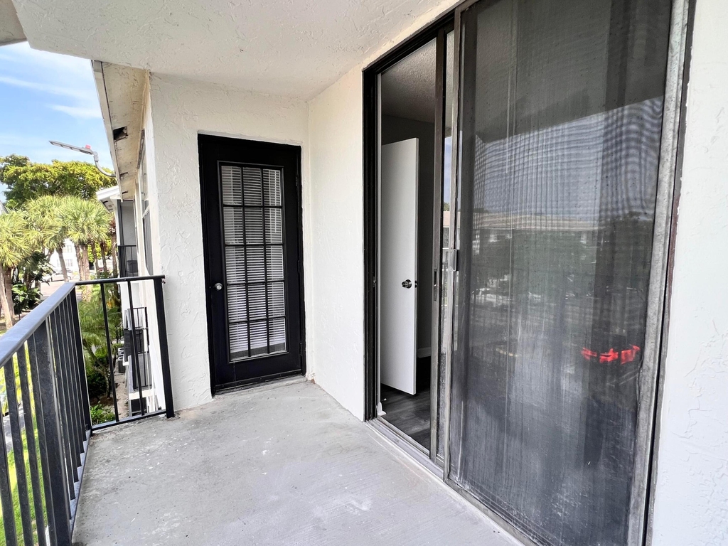 718 Executive Center Drive - Photo 14