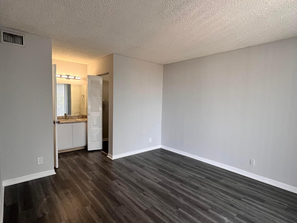 718 Executive Center Drive - Photo 7