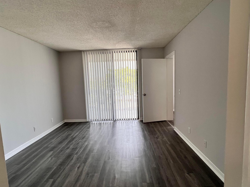 718 Executive Center Drive - Photo 12