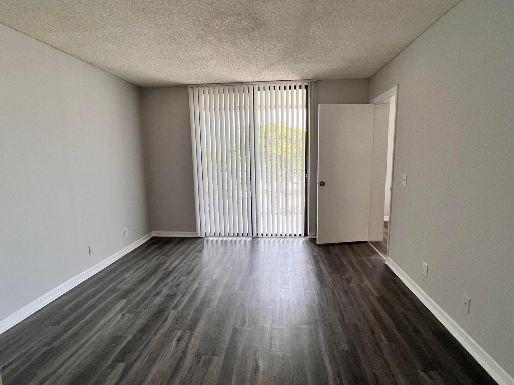 718 Executive Center Drive - Photo 8