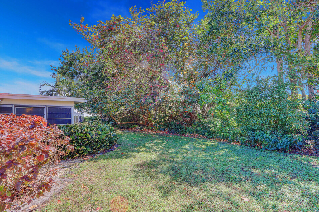 8574 Se Seagrape Way - Photo 36