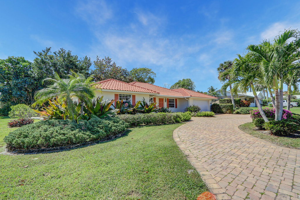 8574 Se Seagrape Way - Photo 1
