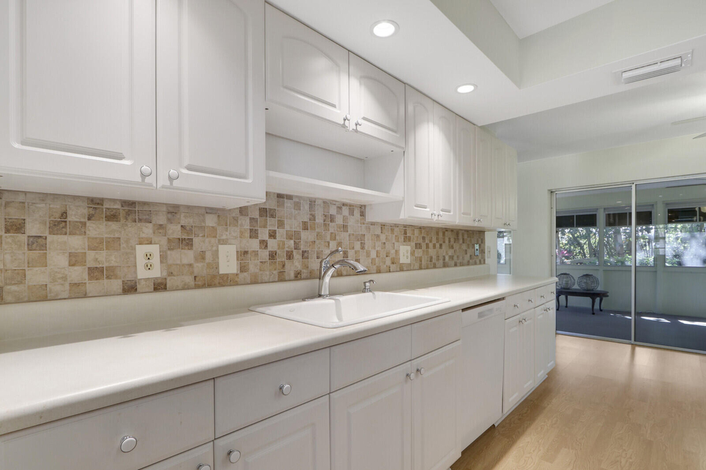 8574 Se Seagrape Way - Photo 16