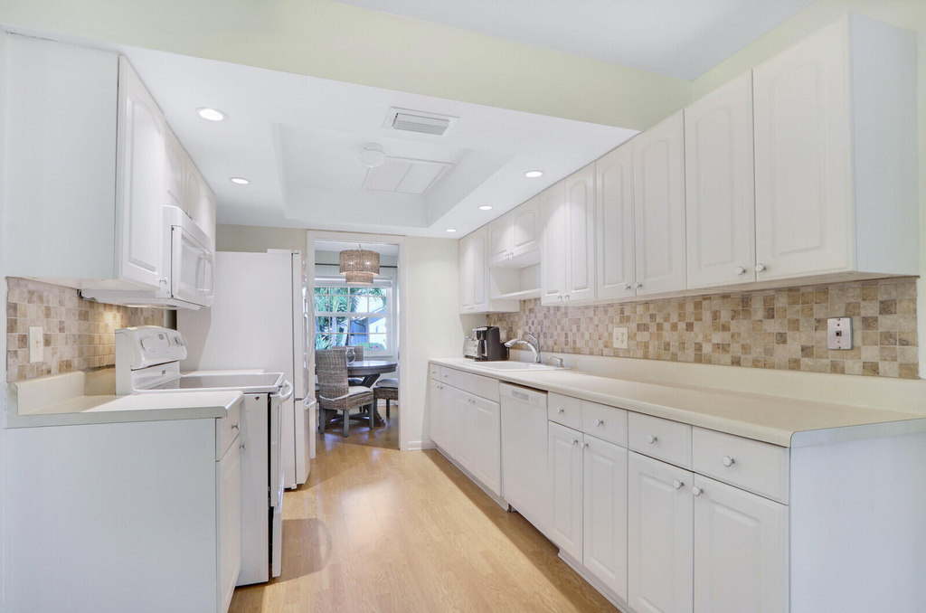 8574 Se Seagrape Way - Photo 13