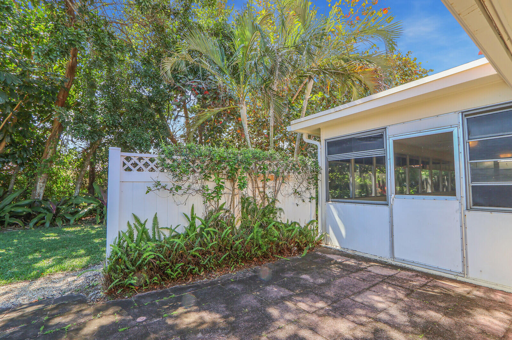 8574 Se Seagrape Way - Photo 31