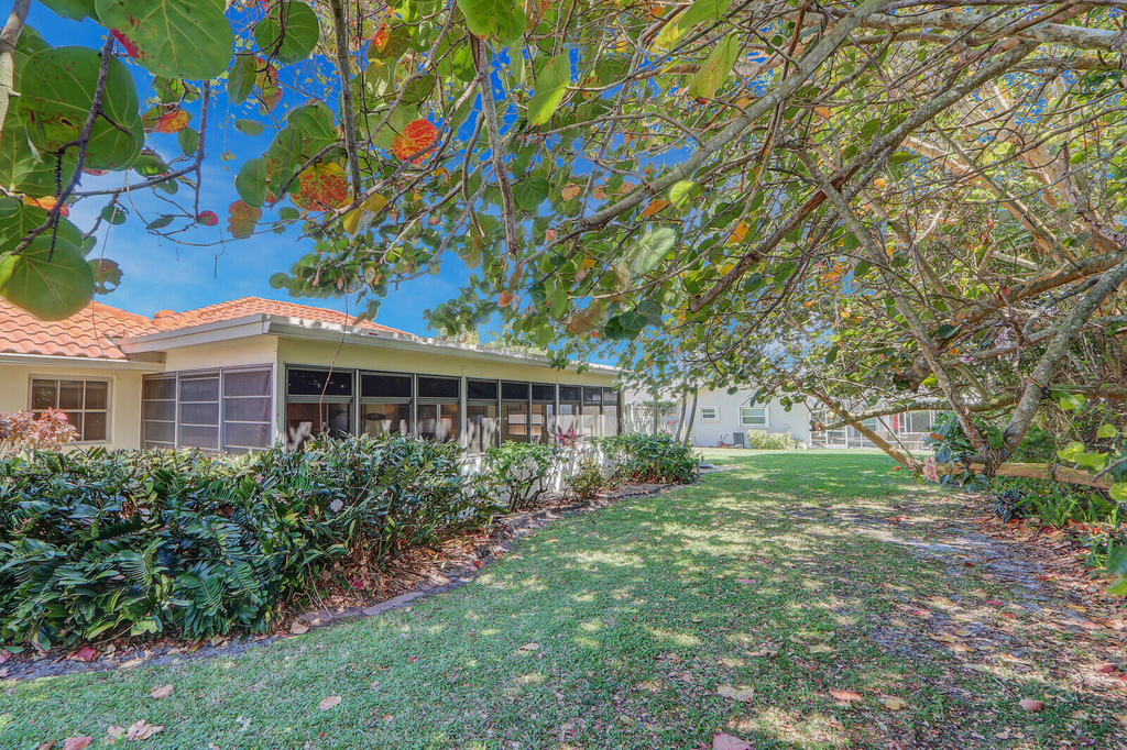 8574 Se Seagrape Way - Photo 37
