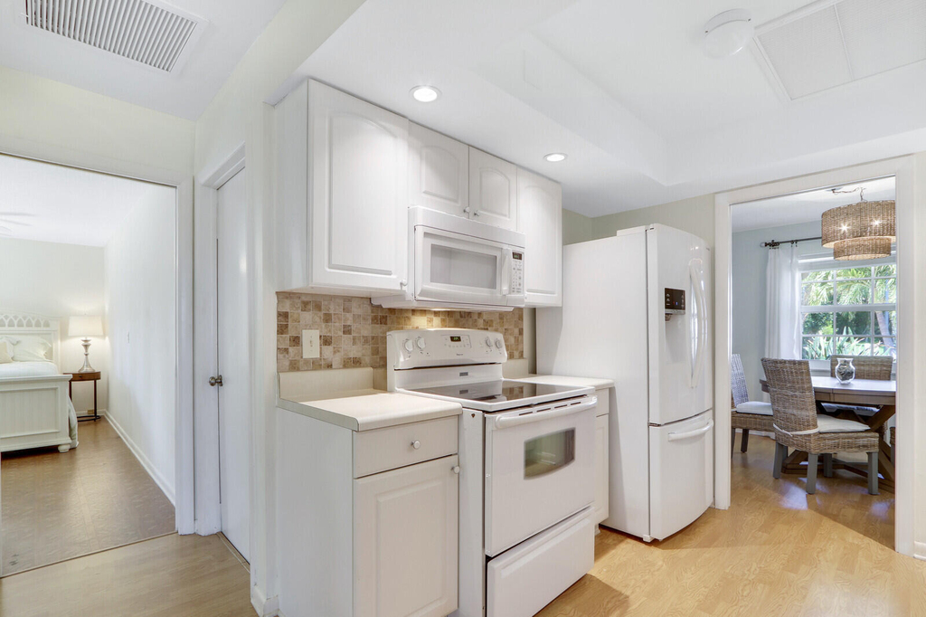 8574 Se Seagrape Way - Photo 14