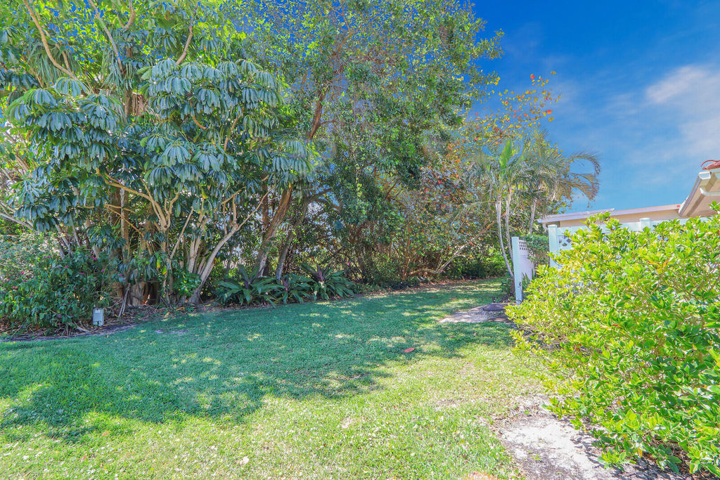 8574 Se Seagrape Way - Photo 33