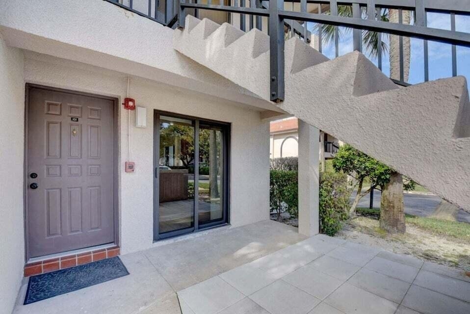 400 Club Circle - Photo 2