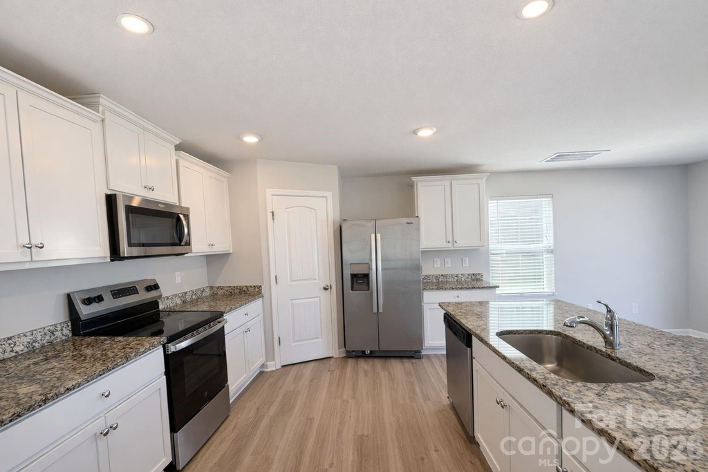 1408 Nia Road - Photo 8