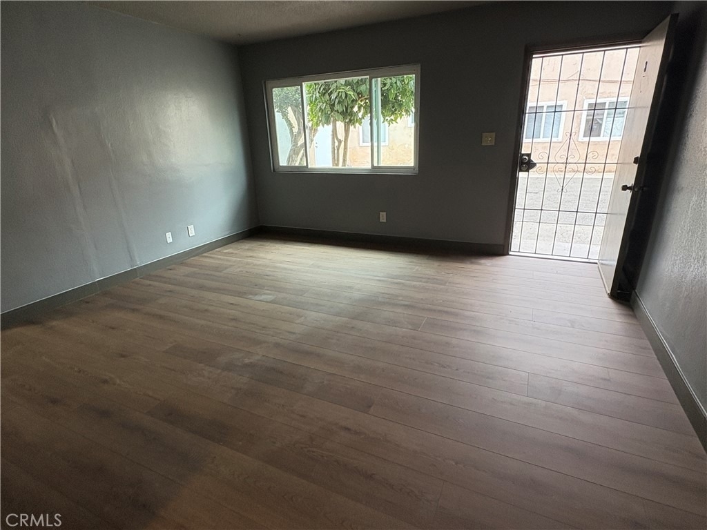 1905 W Myrtle Street - Photo 3