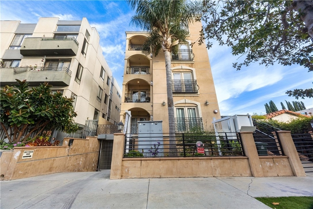 918 S Wooster Street - Photo 3