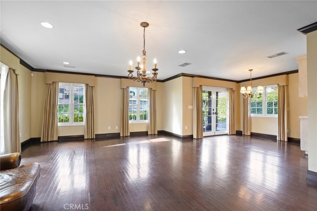 12281 Woodley Avenue - Photo 8
