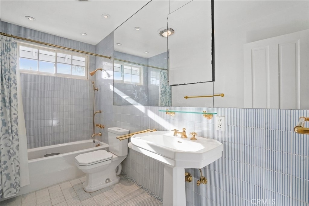12281 Woodley Avenue - Photo 32