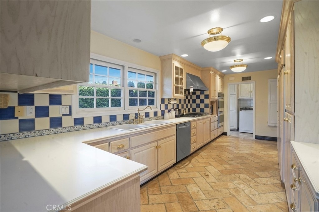 12281 Woodley Avenue - Photo 17