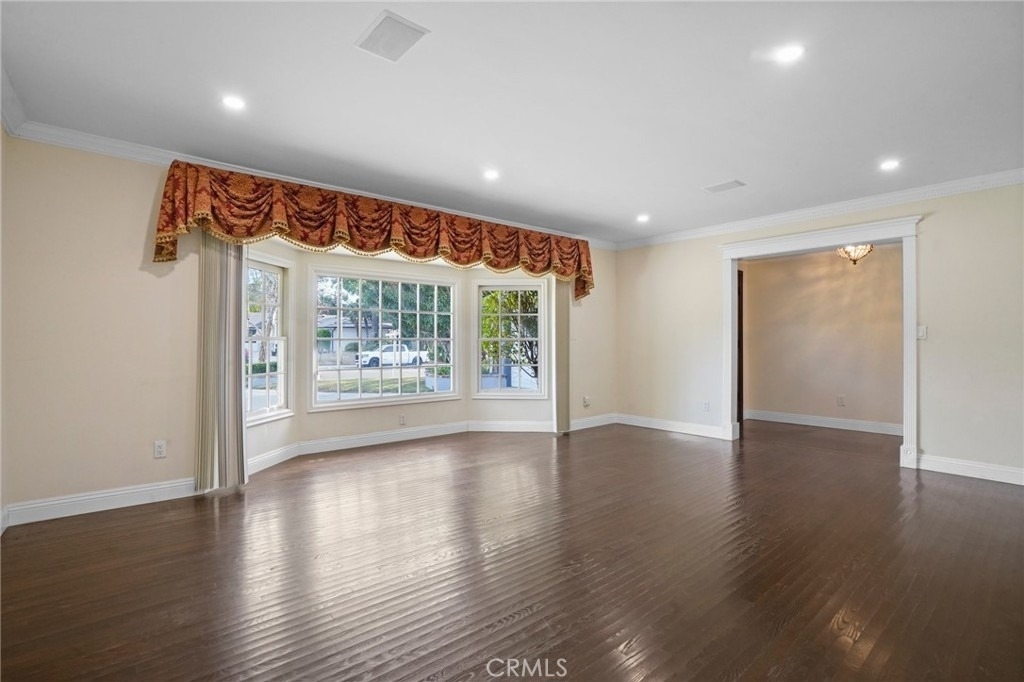 12281 Woodley Avenue - Photo 5