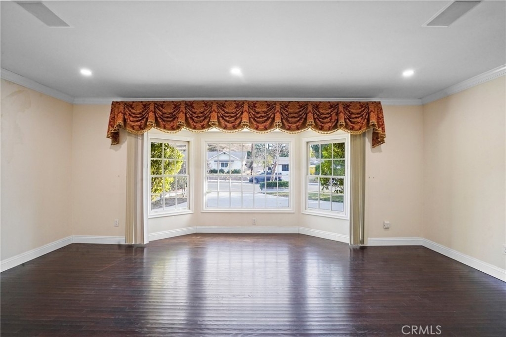 12281 Woodley Avenue - Photo 4