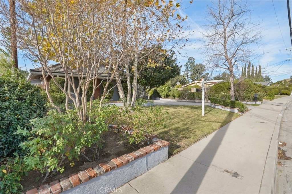 12281 Woodley Avenue - Photo 2