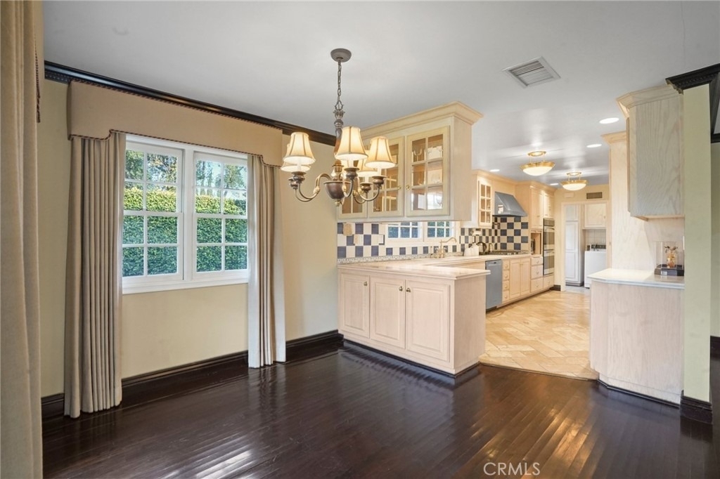 12281 Woodley Avenue - Photo 13