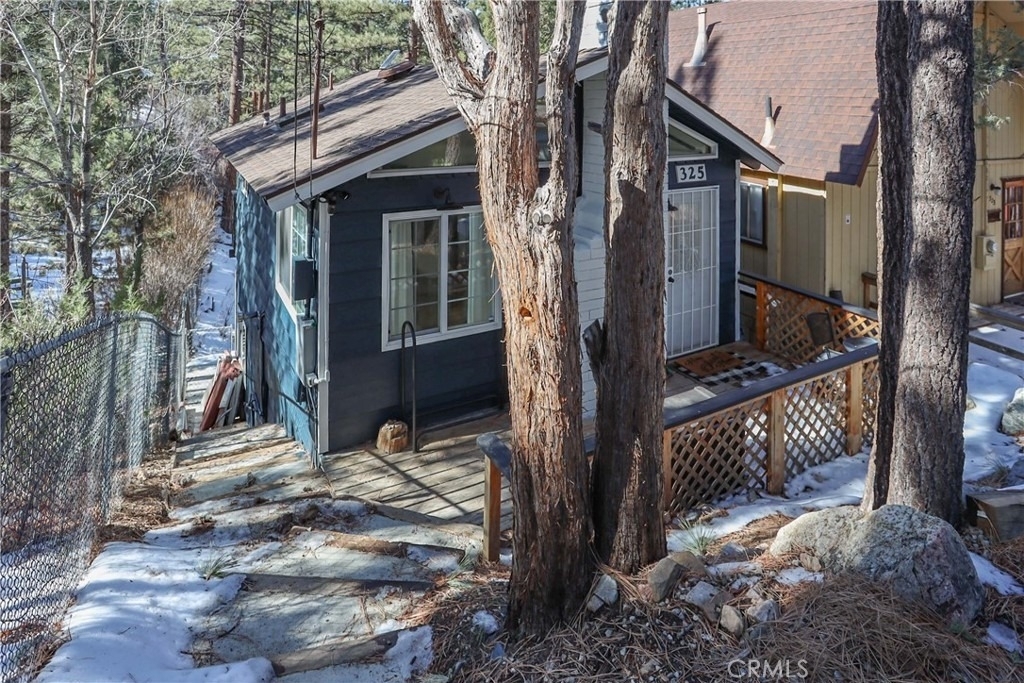 325 Hilltop Lane - Photo 1
