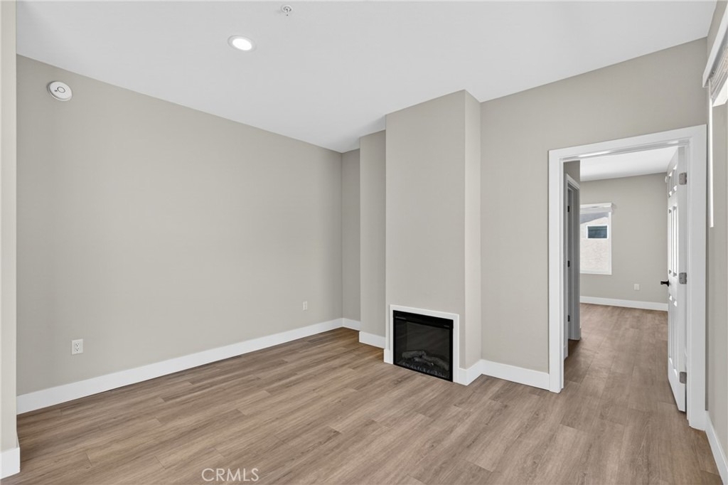 8412 Burnet Avenue - Photo 4