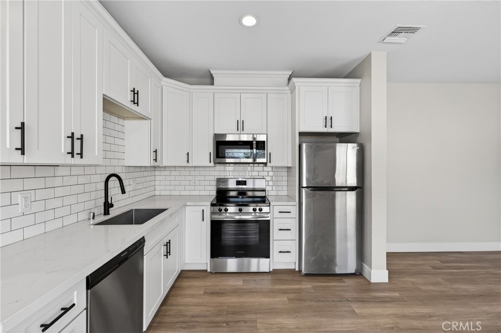 8412 Burnet Avenue - Photo 8
