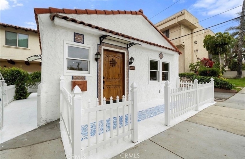501 Avenue B - Photo 0