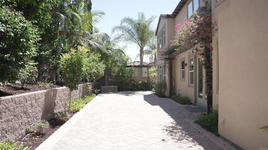 1050 White Alder Avenue - Photo 4