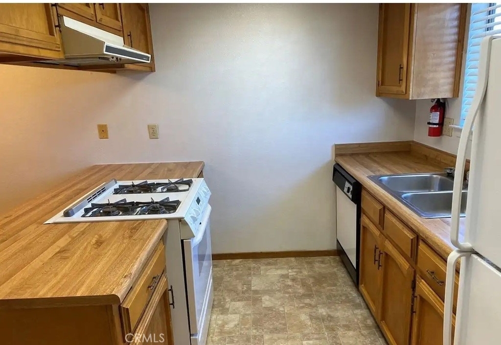 1036 Baden Avenue - Photo 4