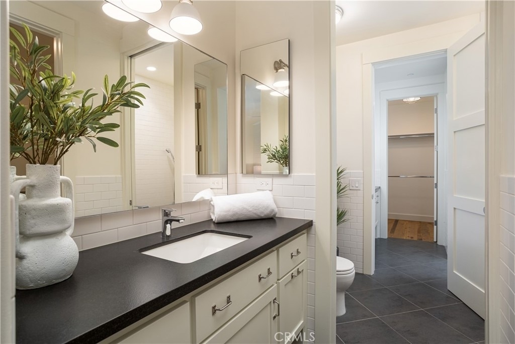 2217 Laurel - Photo 17