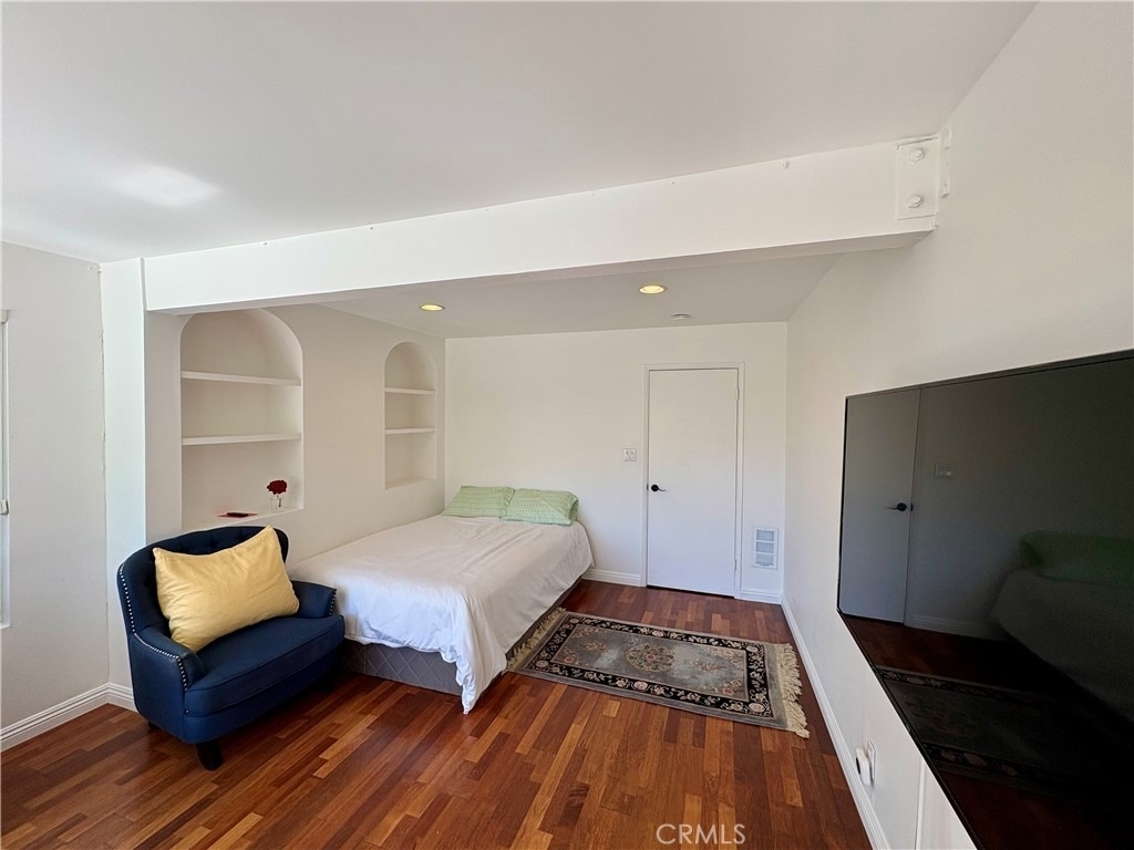 1033 Eastman Way - Photo 4