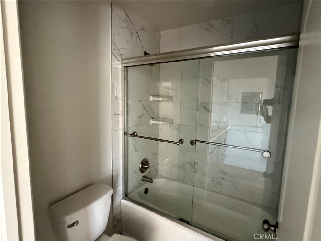 400 N Hobart Boulevard - Photo 10