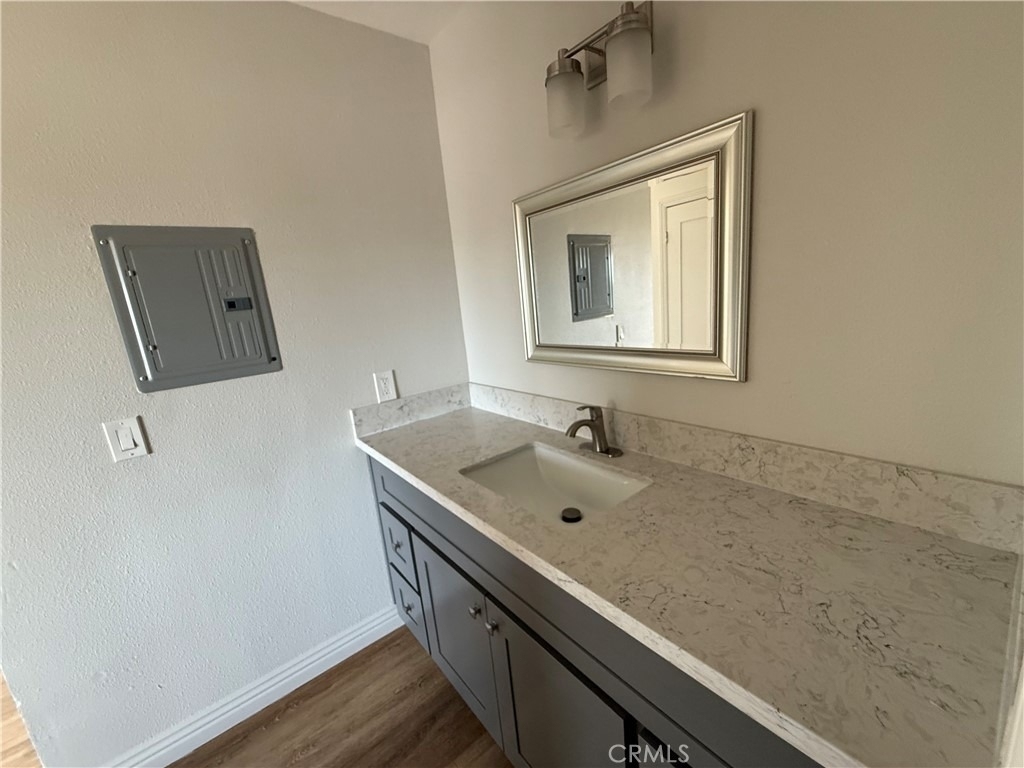 400 N Hobart Boulevard - Photo 11