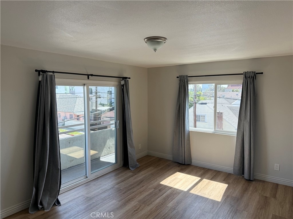 400 N Hobart Boulevard - Photo 5