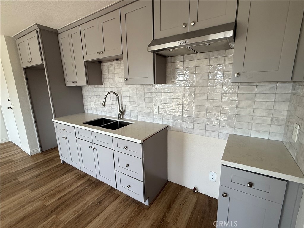 400 N Hobart Boulevard - Photo 12
