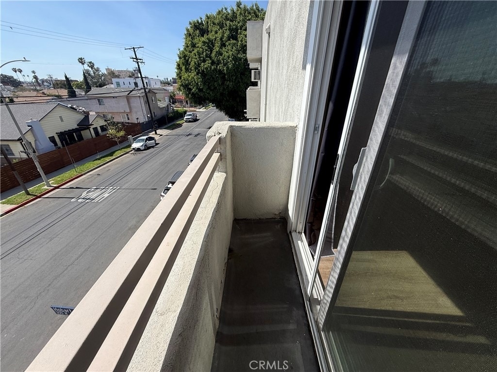 400 N Hobart Boulevard - Photo 13
