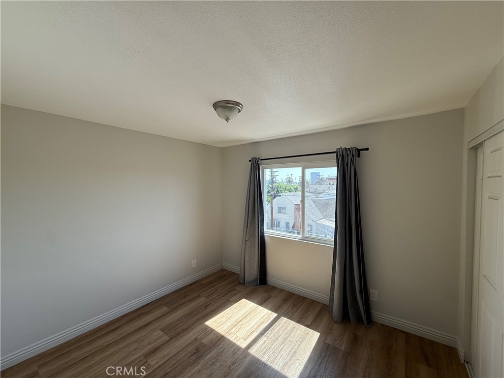 400 N Hobart Boulevard - Photo 6