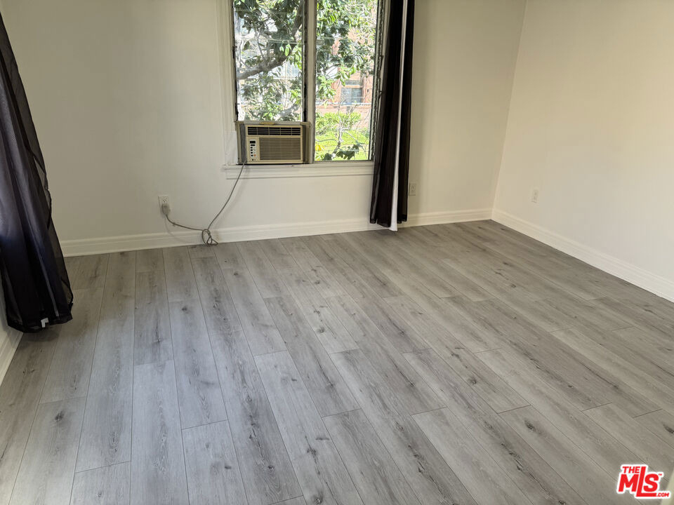 243 1/2 N Swall Drive - Photo 2