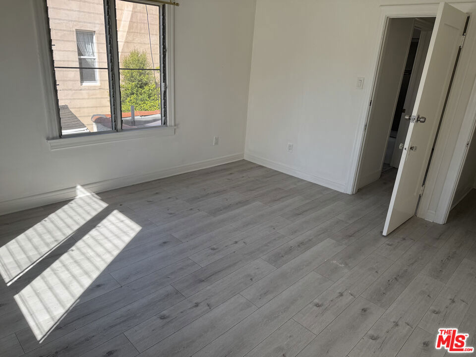 243 1/2 N Swall Drive - Photo 7