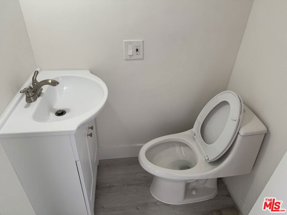 243 1/2 N Swall Drive - Photo 9