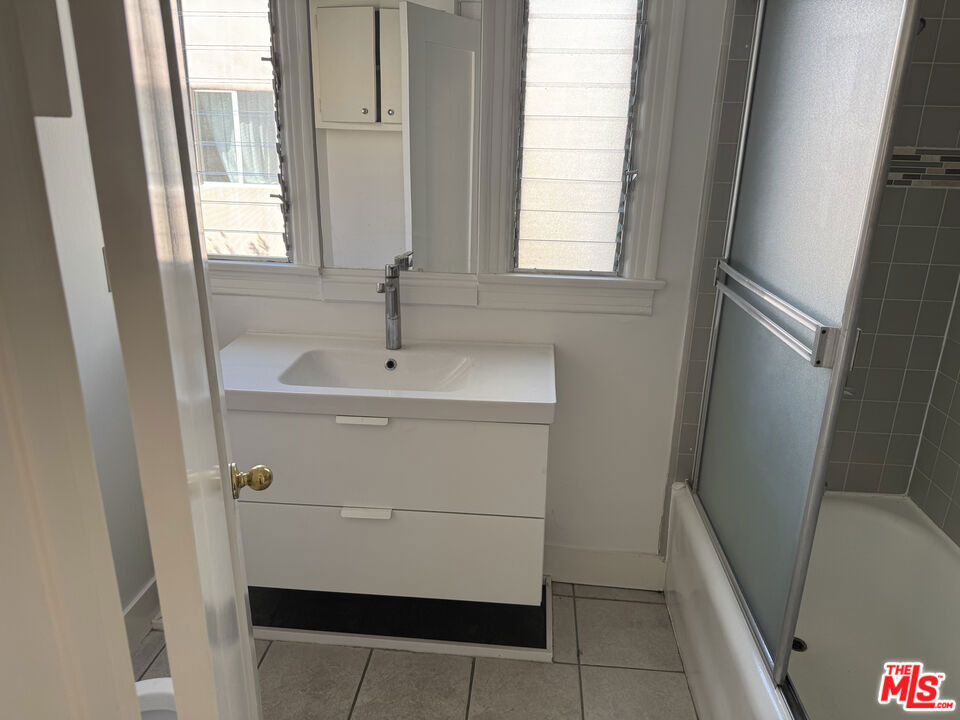 243 1/2 N Swall Drive - Photo 6