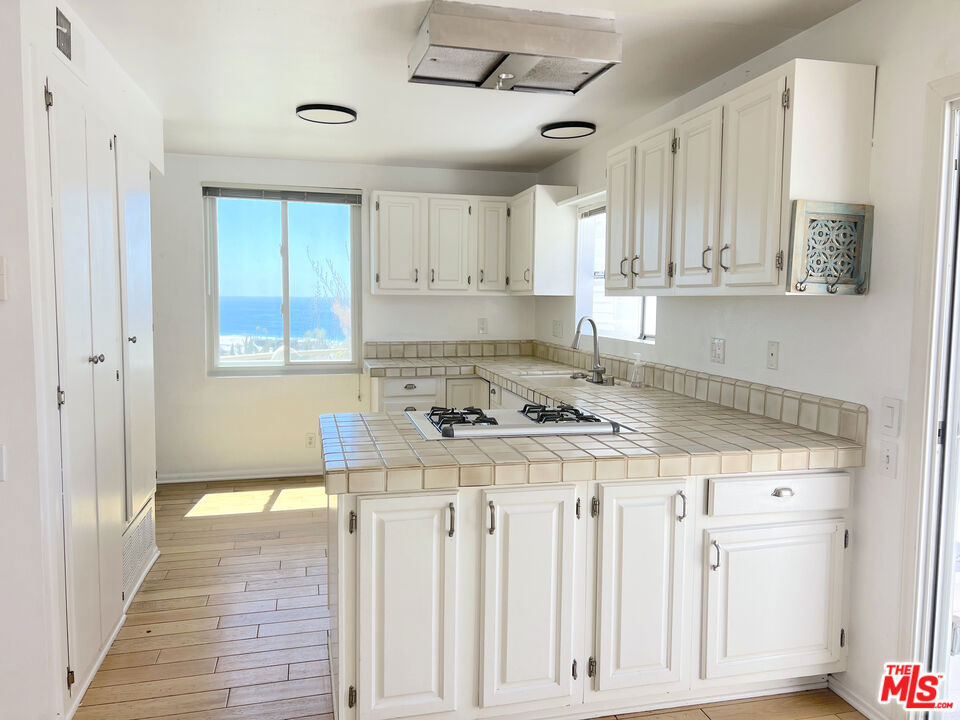 6232 Tapia Drive - Photo 2