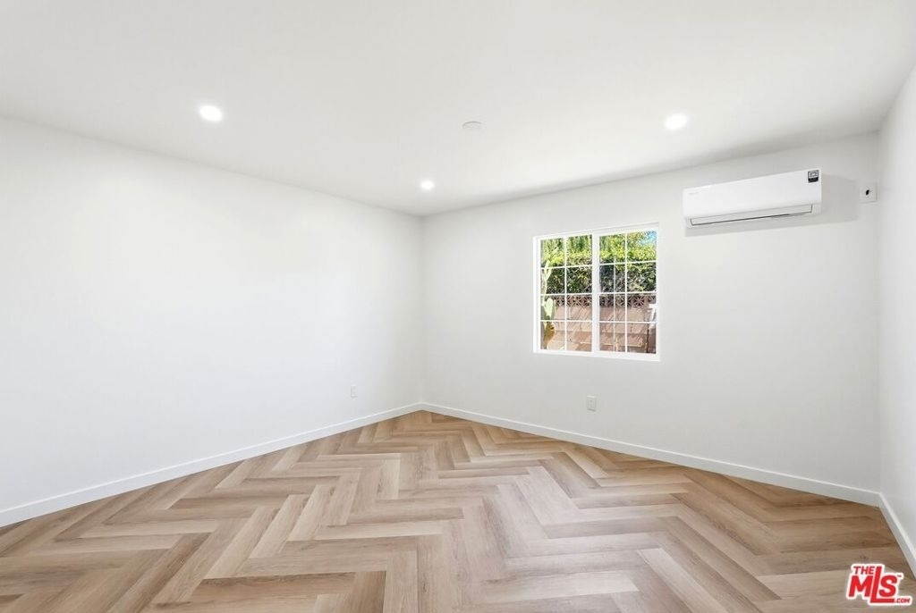 11445 Delano Street - Photo 4
