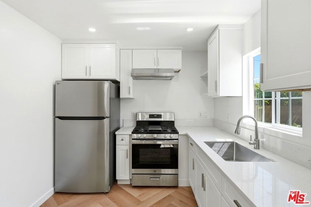11445 Delano Street - Photo 3