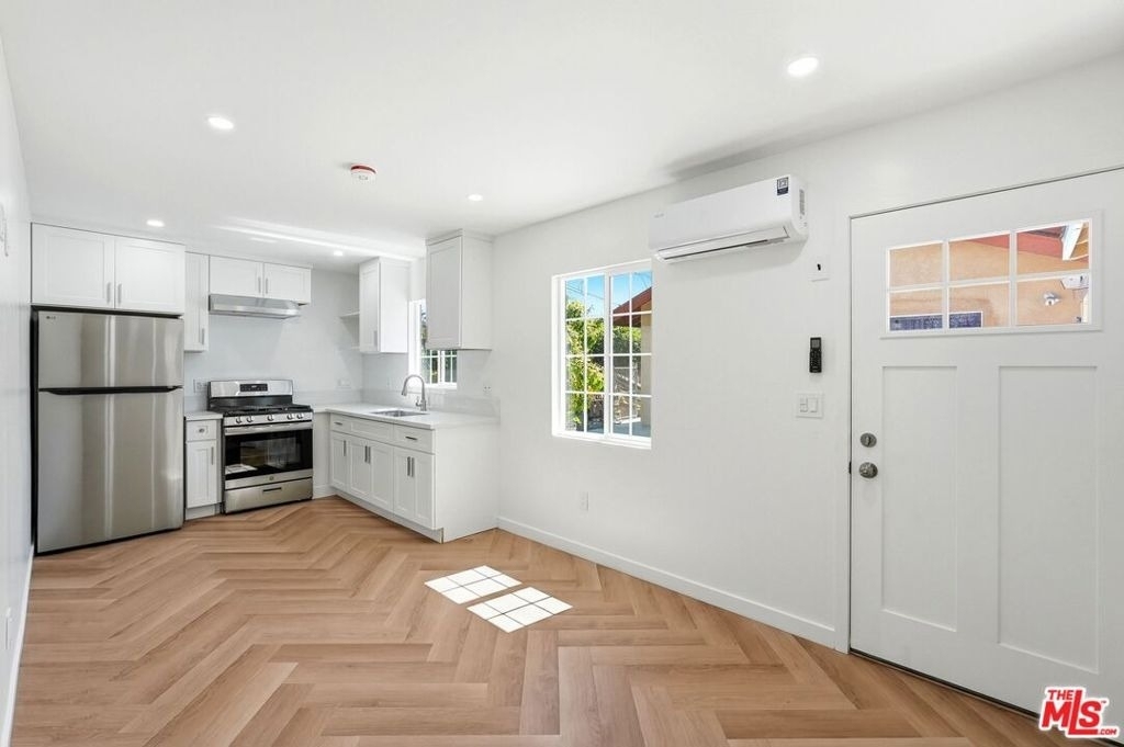 11445 Delano Street - Photo 0
