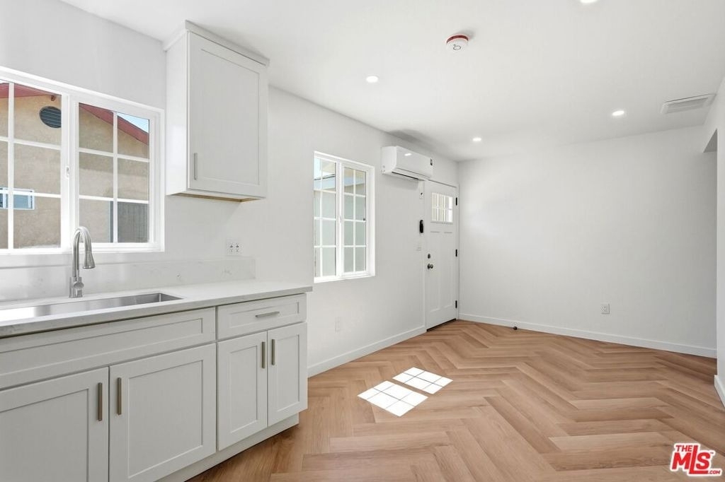 11445 Delano Street - Photo 2